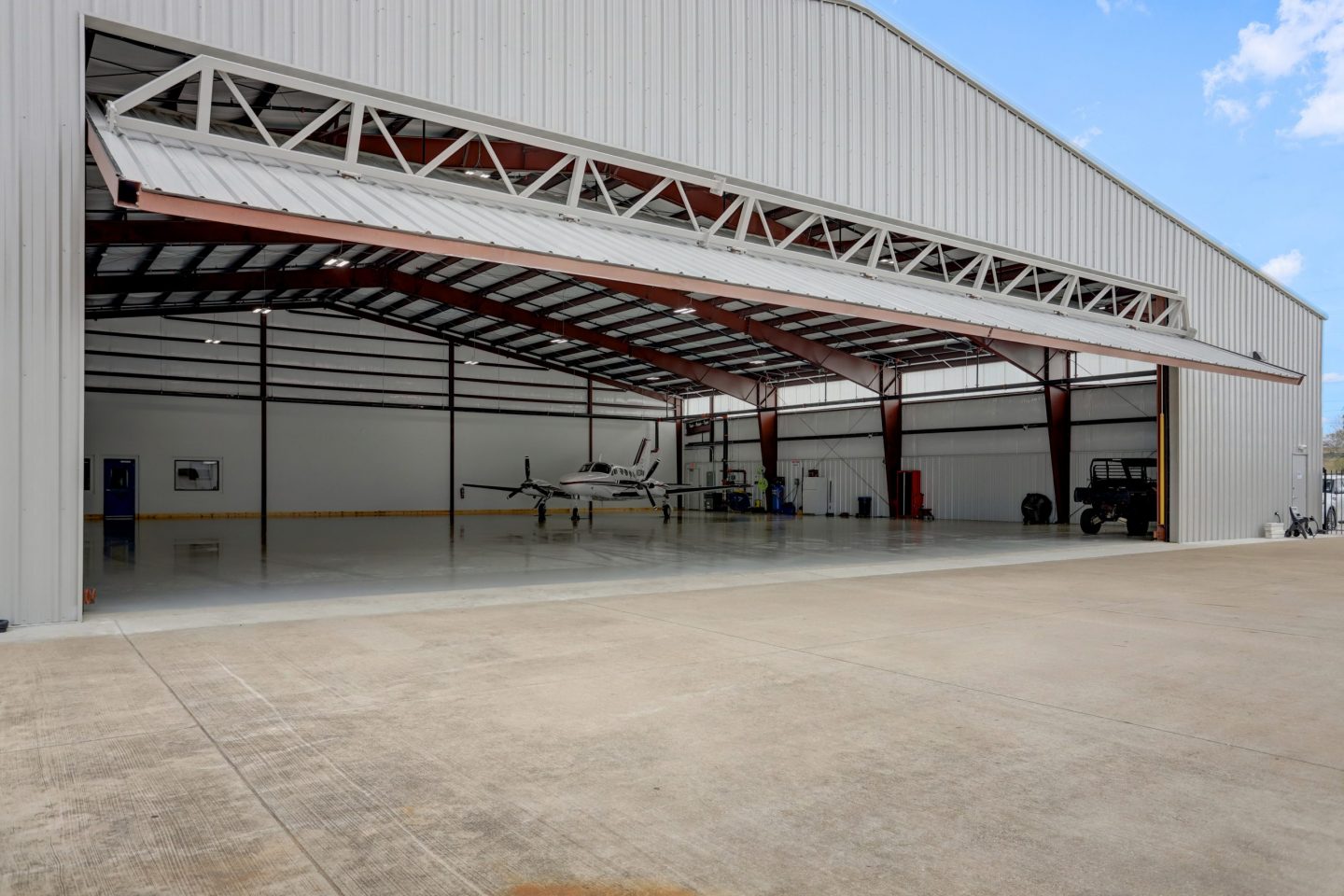 For Sale or Lease: 18,000-SF Hangar and Office on SH 6 at Sugar Land Airport (SGR)