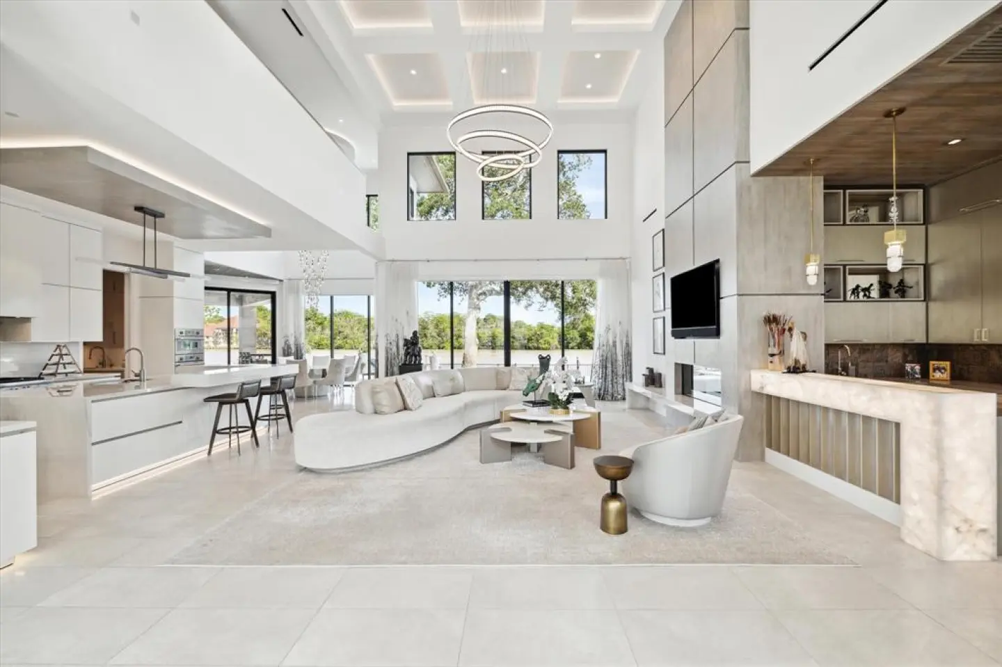 415 Lombardy - Interior photo