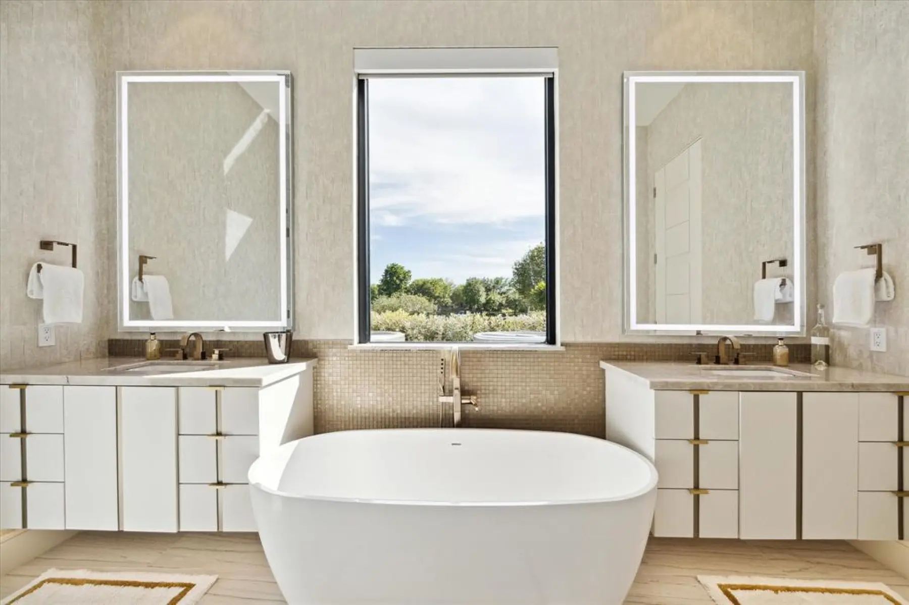 415 Lombardy - Interior photo