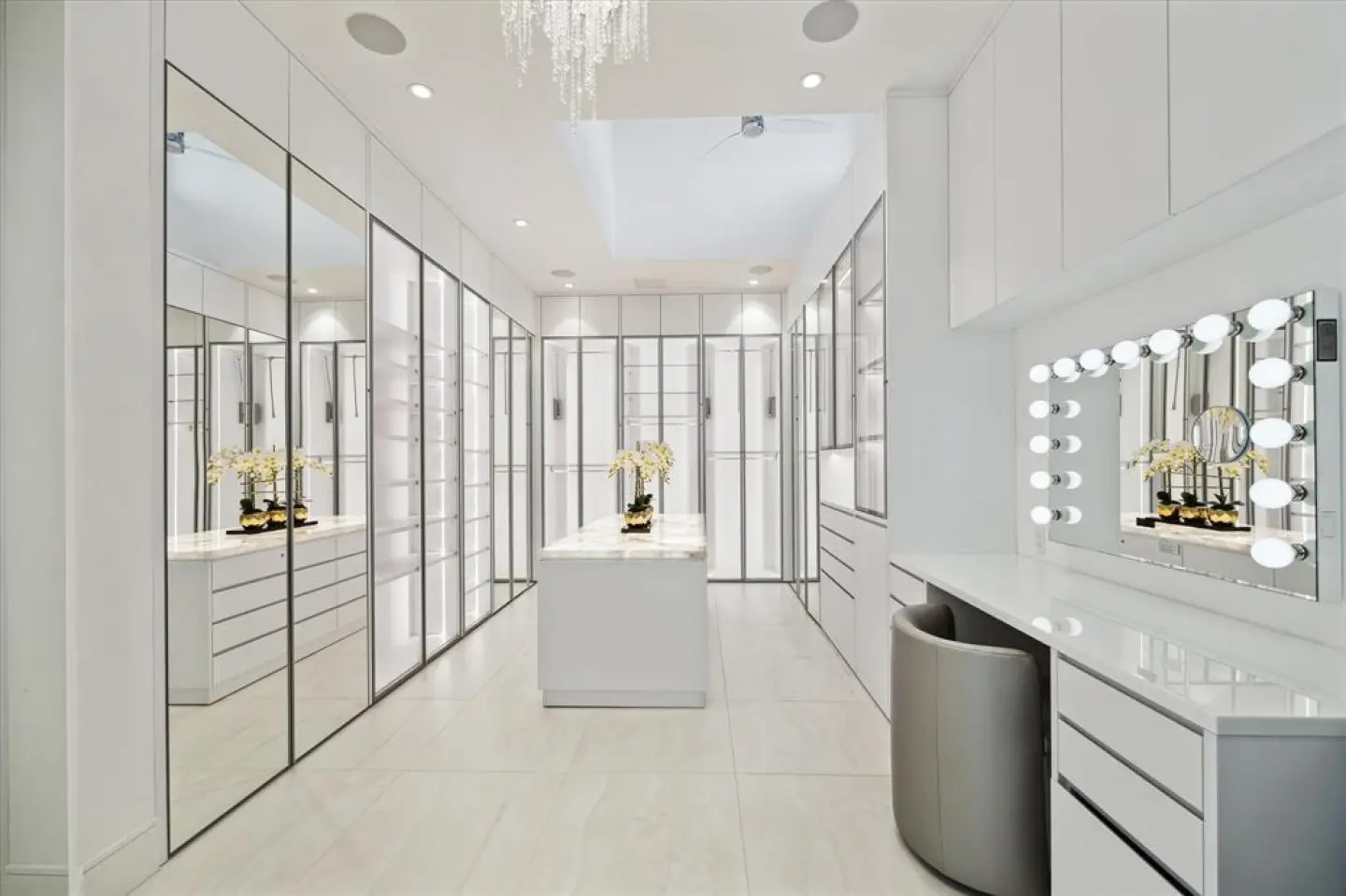 415 Lombardy - Interior photo